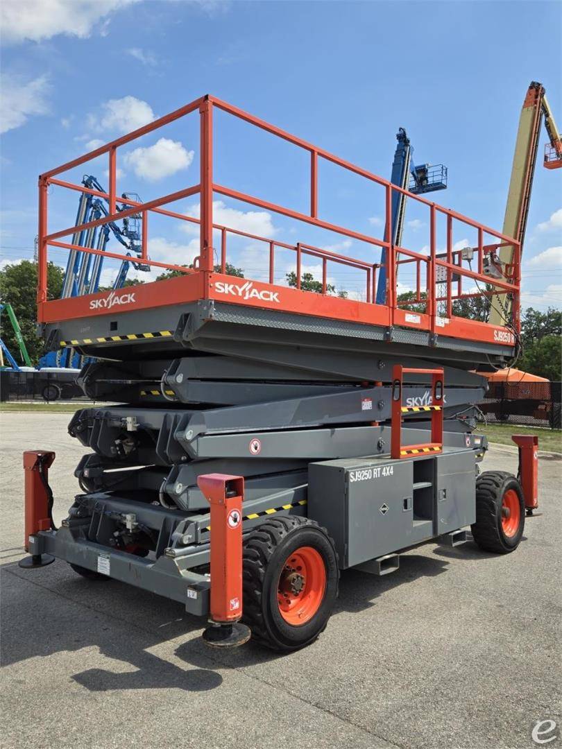 2019 Skyjack SJ9250RT