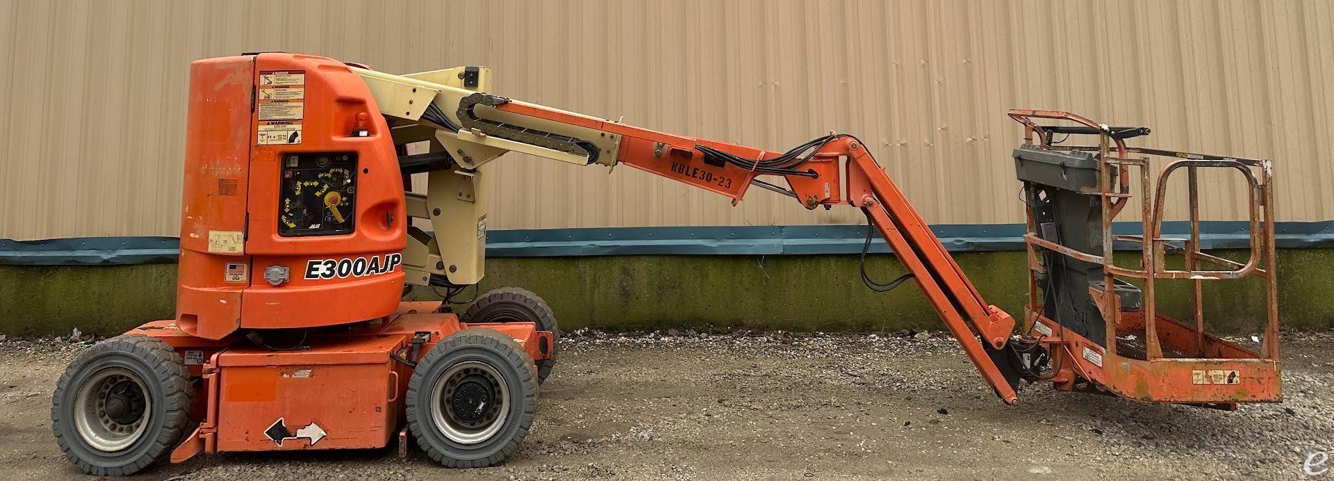 2010 JLG E300AJP Articulated Boom Boom Lift - 123Forklift