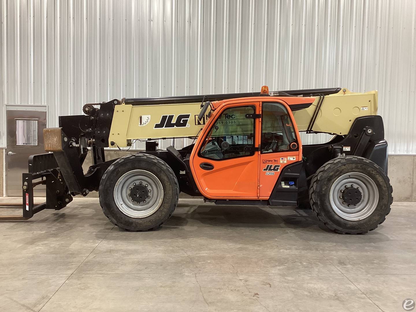 2017 JLG 1255