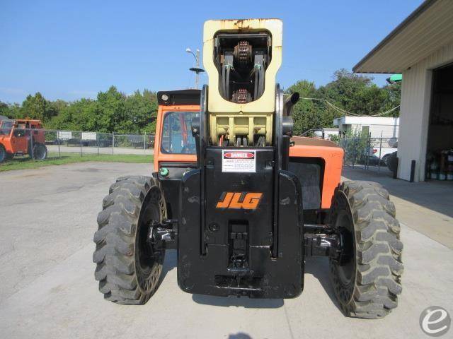 2016 JLG 1055