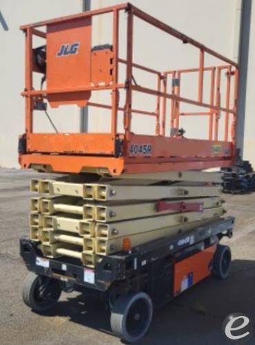 2019 JLG R4045