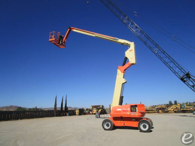 2017 JLG 800AJ