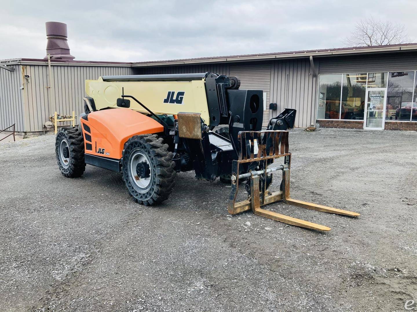 2015 JLG 1255