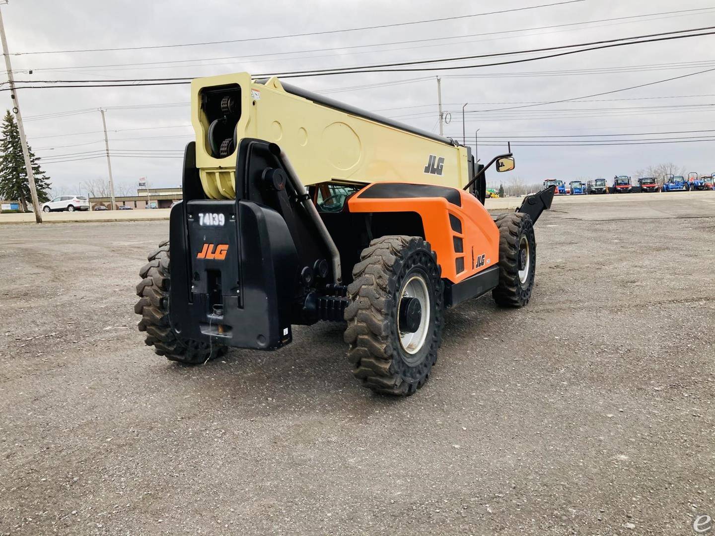 2016 JLG 1255