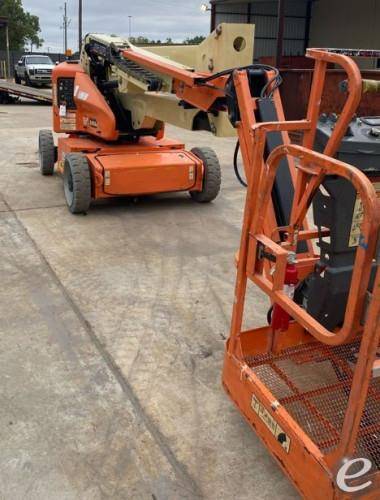 2017 JLG E450AJ