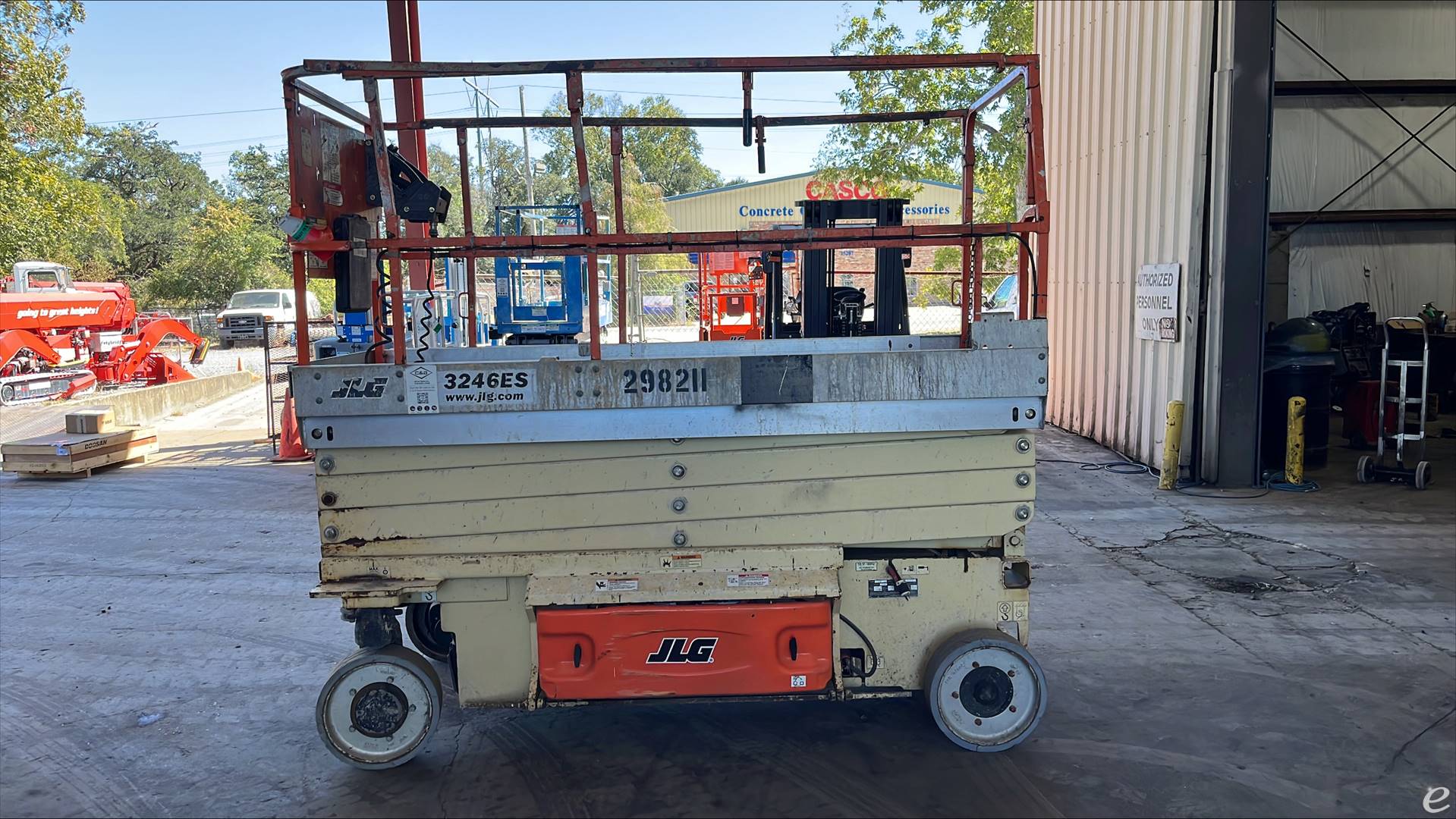 2011 JLG 3246ES