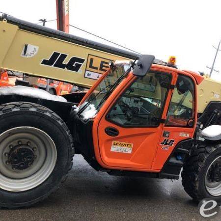 2017 JLG 1055