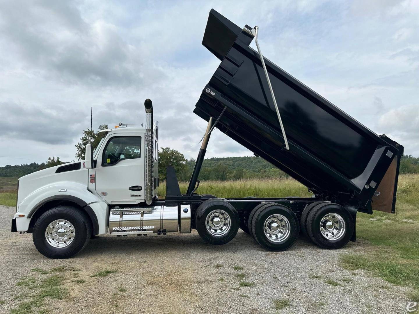 2024 Kenworth T880