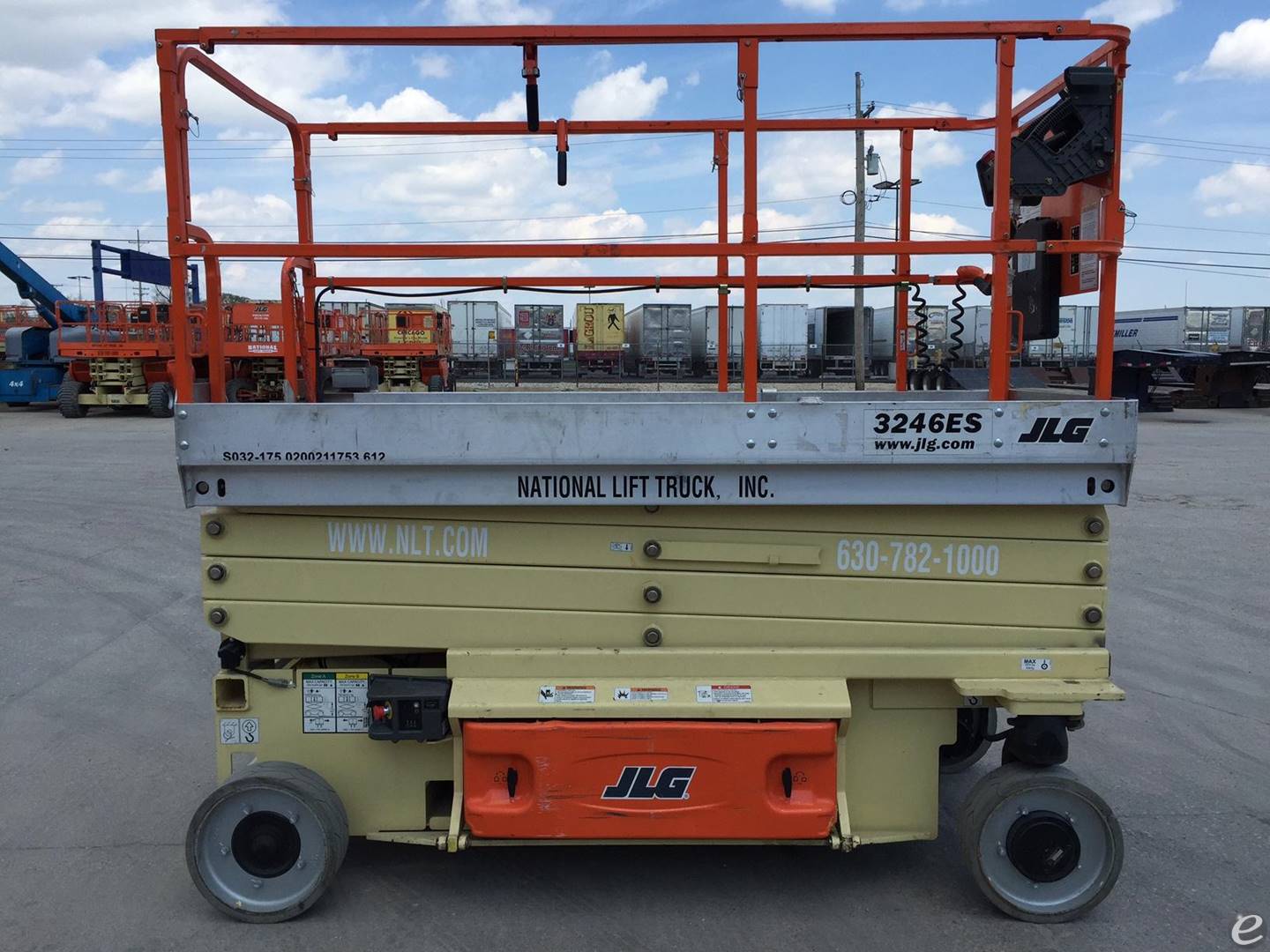 2012 JLG 3246ES