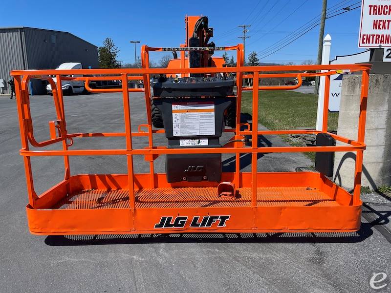 2017 JLG 660SJ