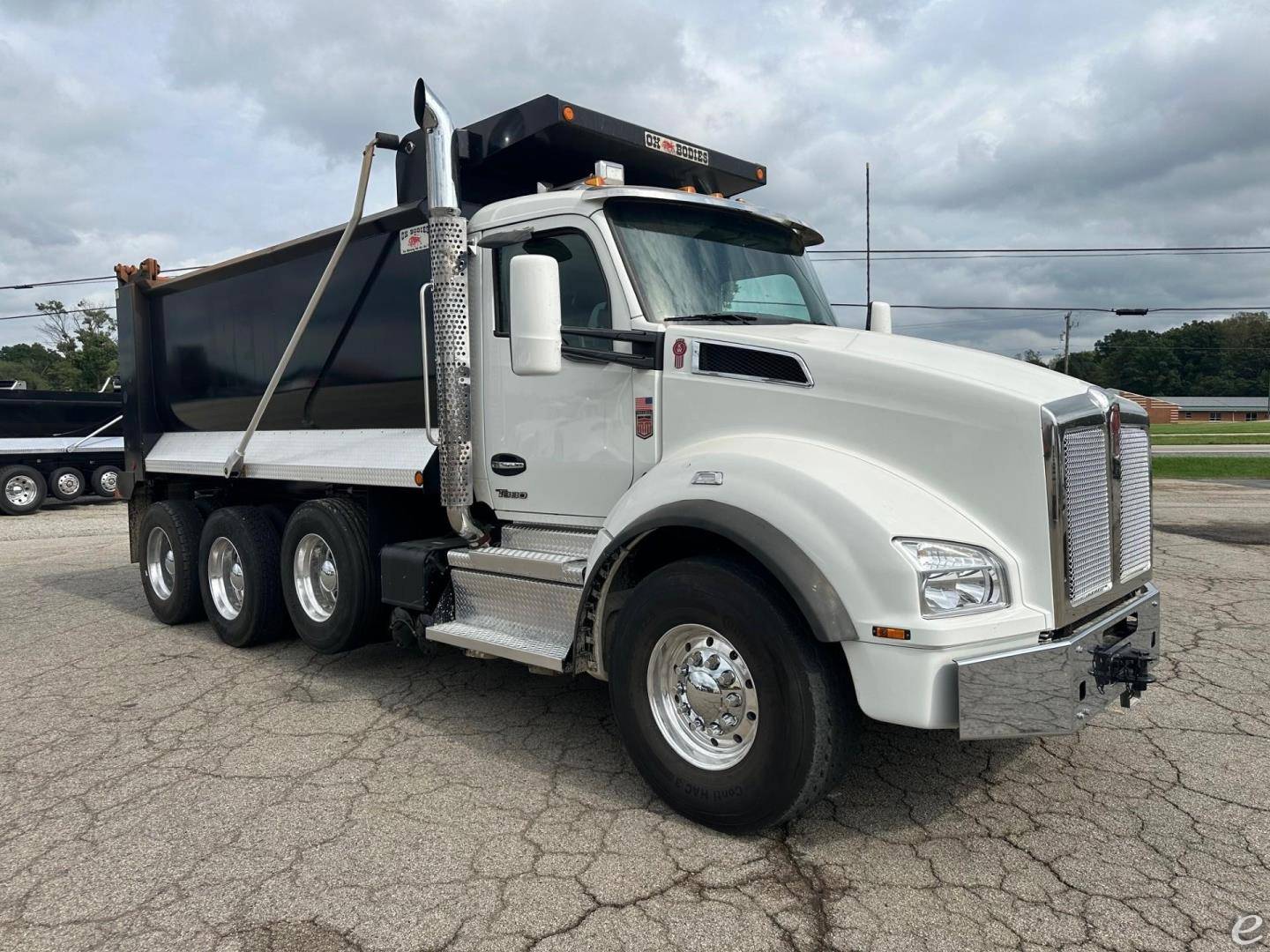 2023 Kenworth T880