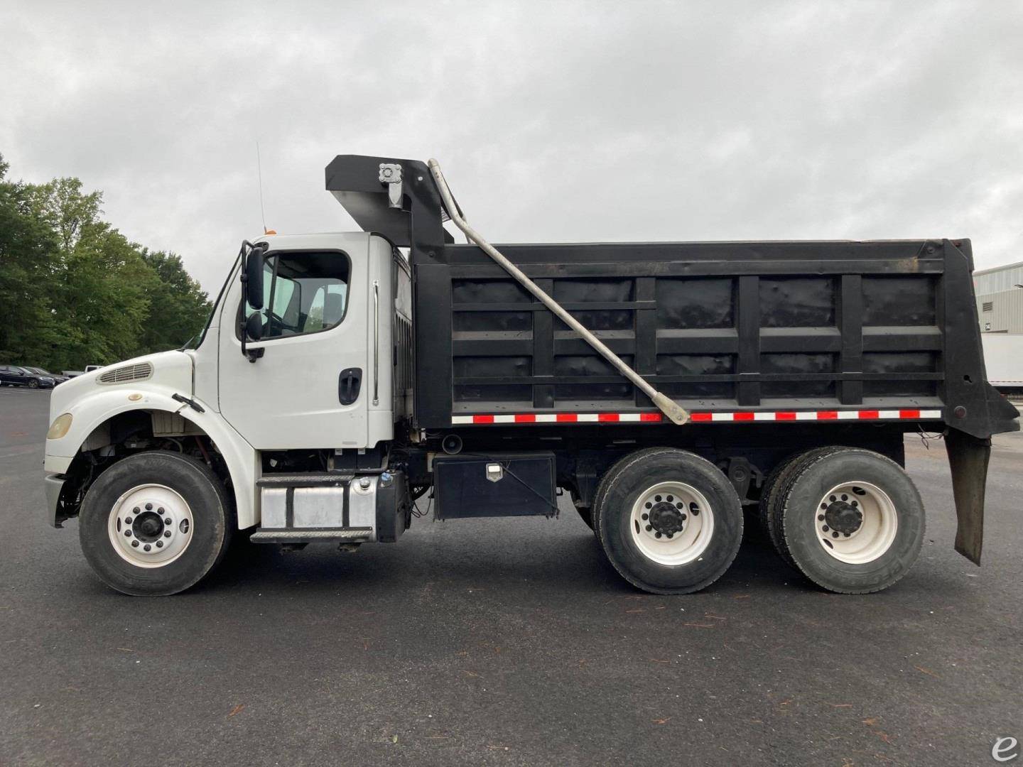 2013 Freightliner BUSINESS CLASS M2 106