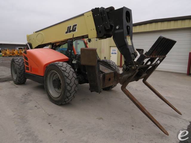 2017 JLG 1055