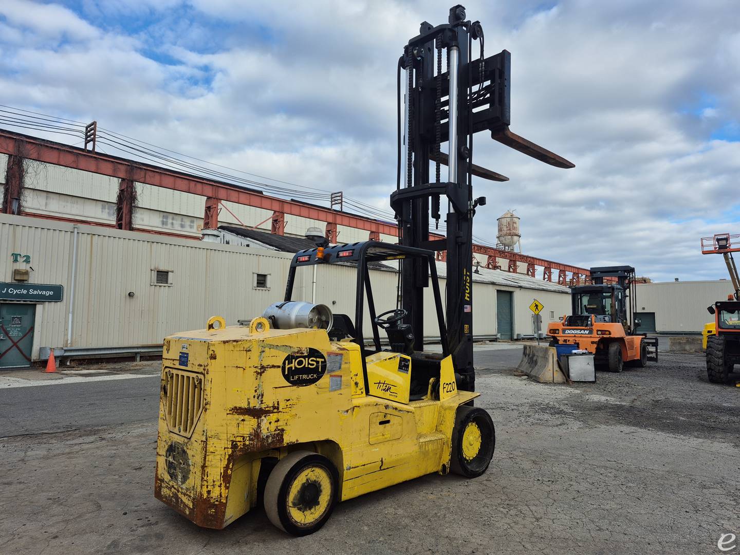 2012 Hoist Liftruck F220