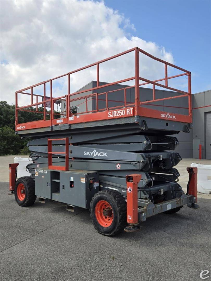 2019 Skyjack SJ9250RT