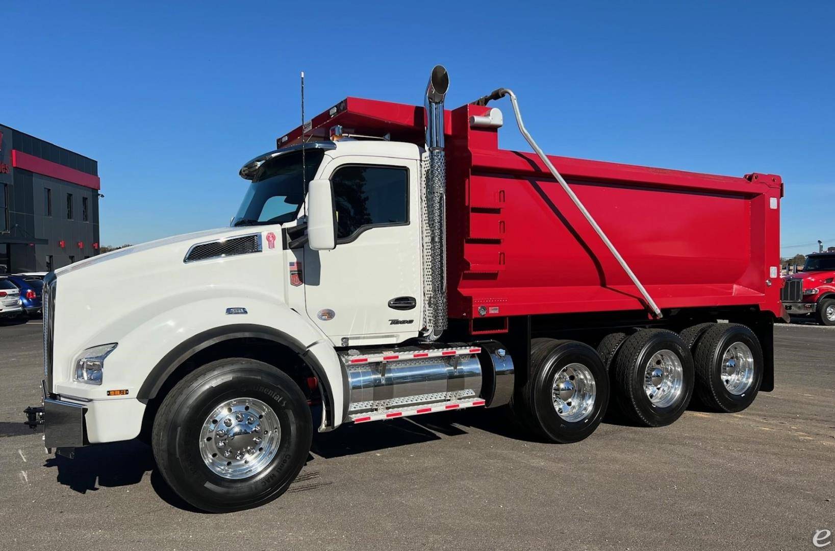 2025 Kenworth T880