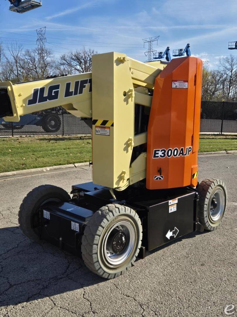 2016 JLG E300AJP