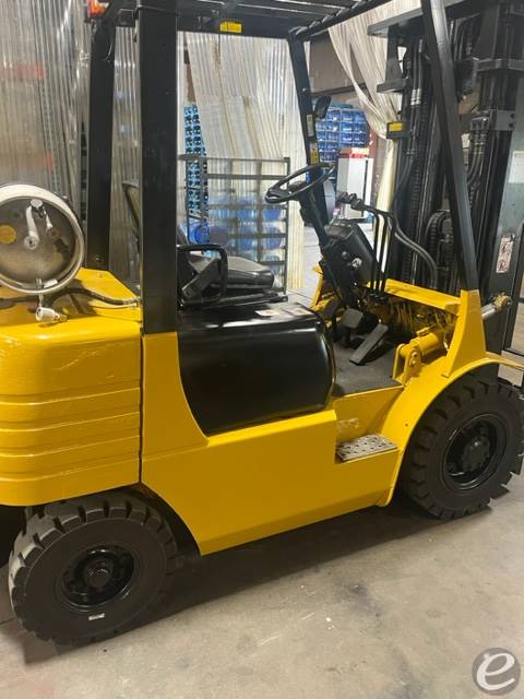 CatGP25 Pneumatic Tire Forklift