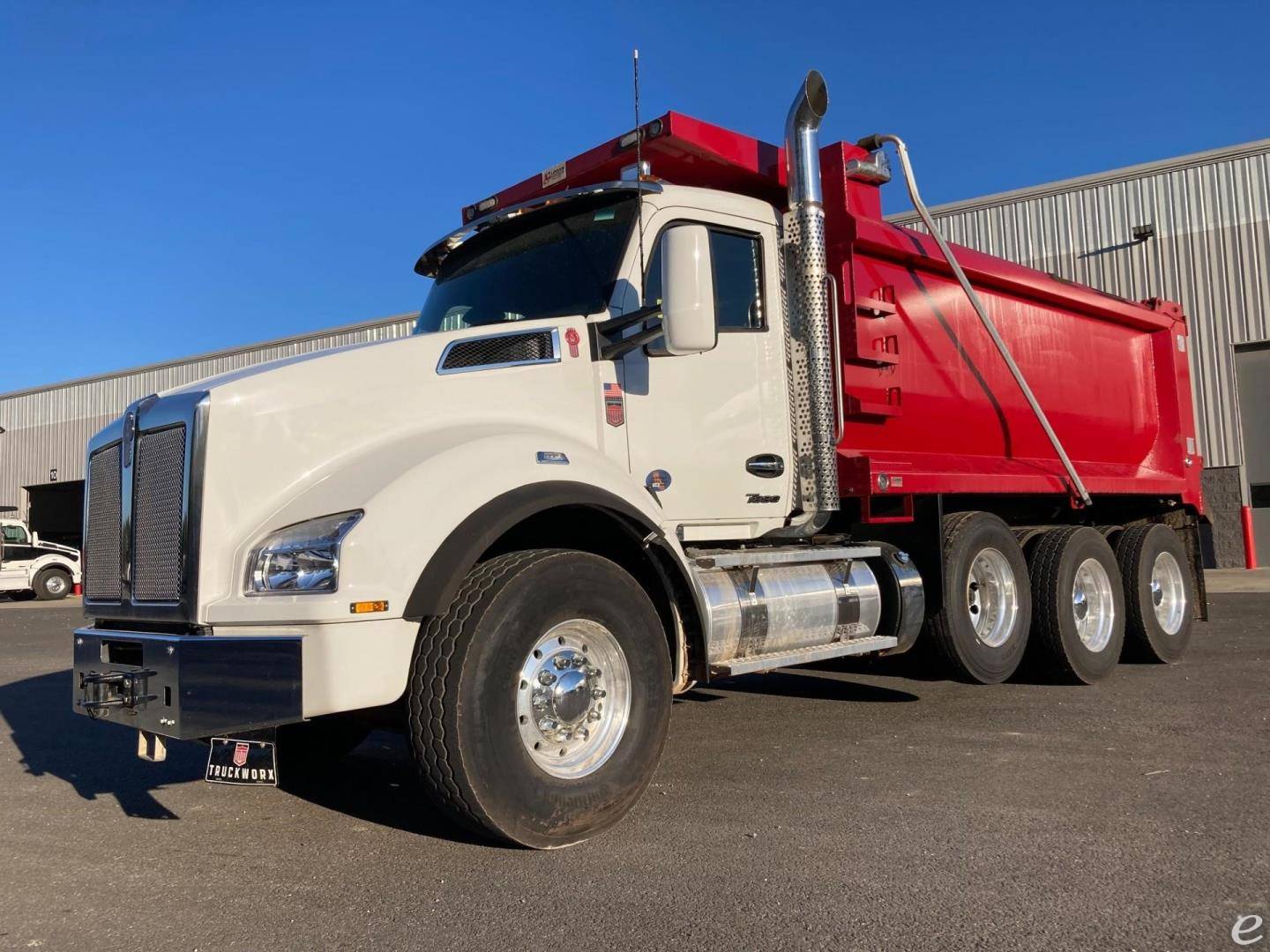 2025 Kenworth T880