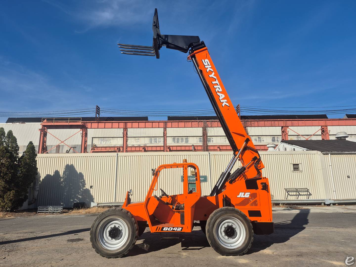 2015 JLG 8042