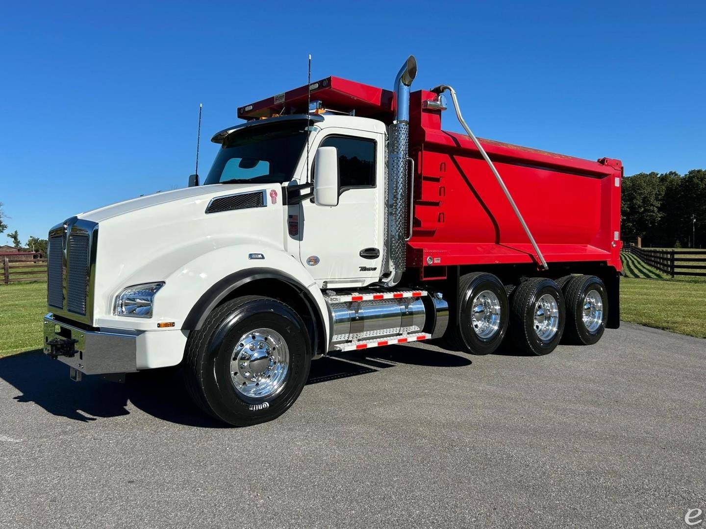 2025 Kenworth T880