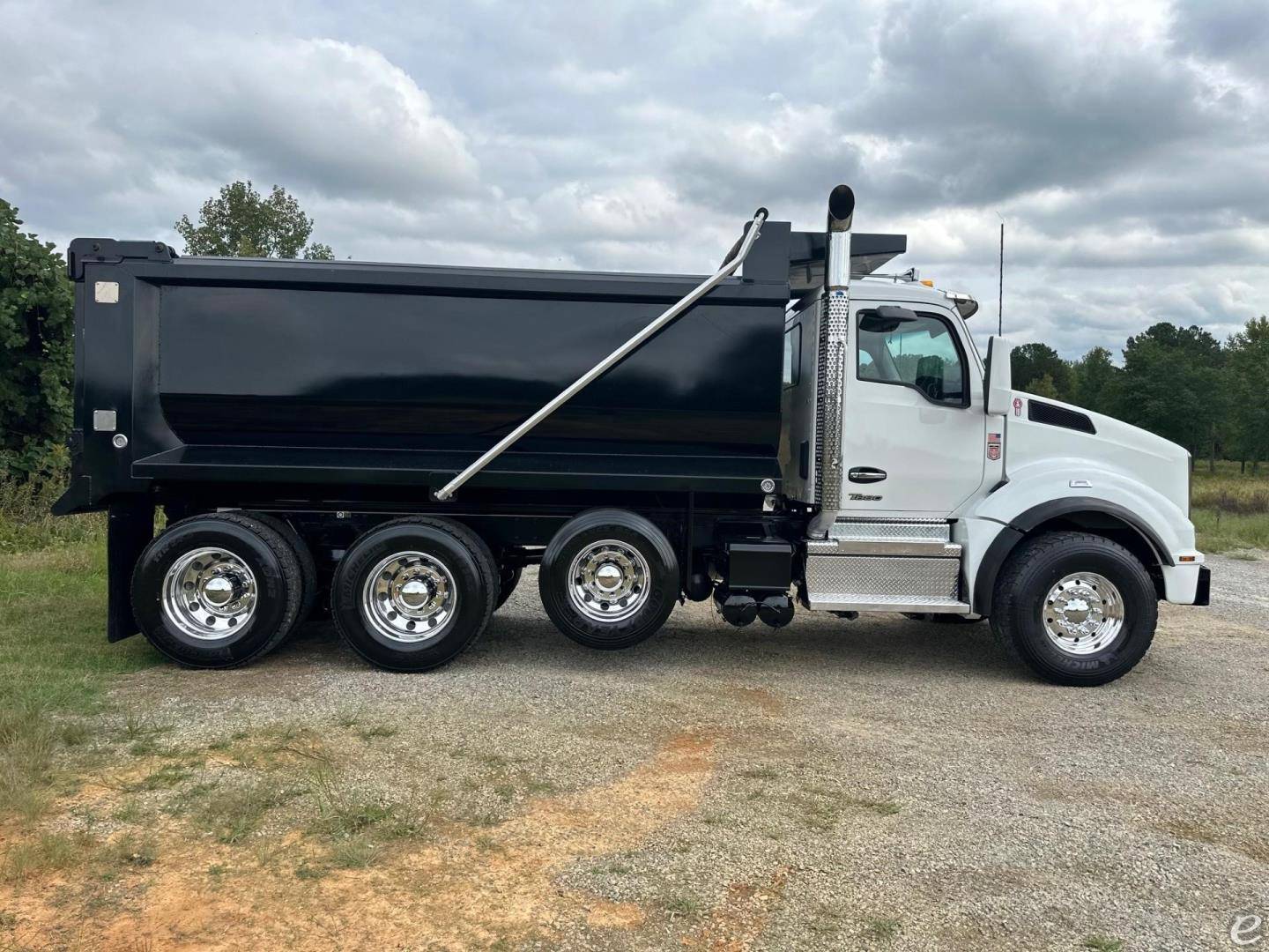 2024 Kenworth T880