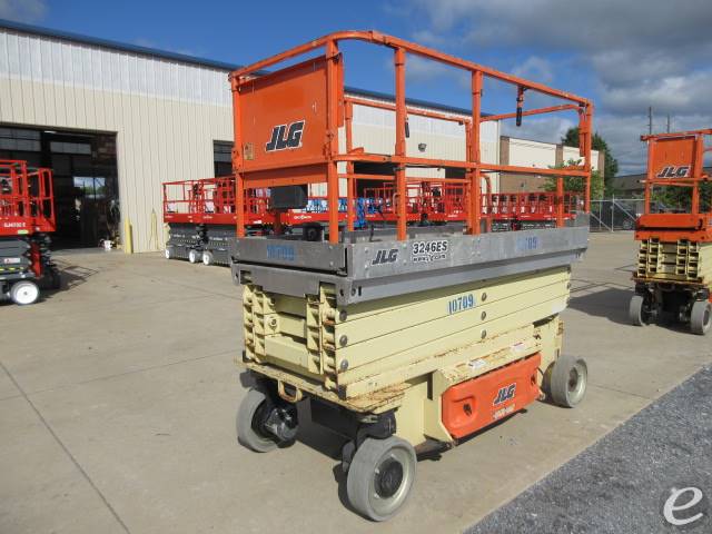 2015 JLG 3246ES