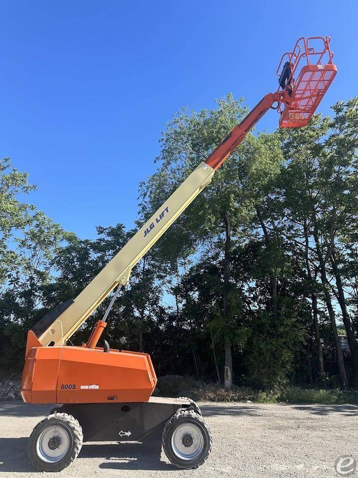 2015 JLG 600S