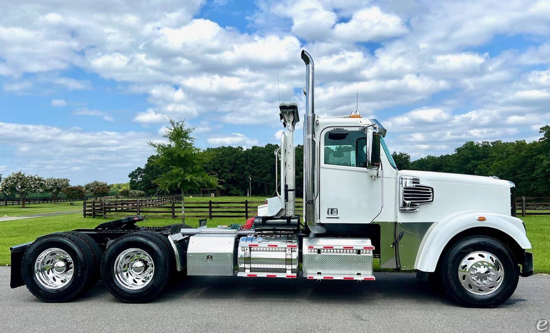 2016 Freightliner CORONADO 132