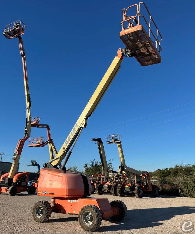 2018 JLG 400S