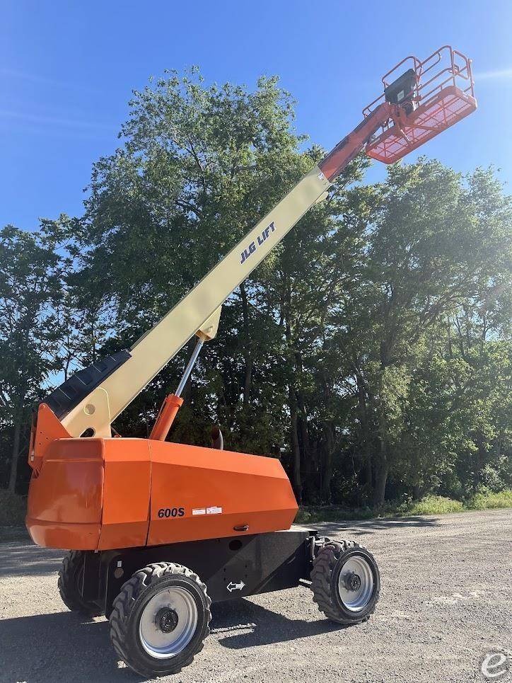 2015 JLG 600S