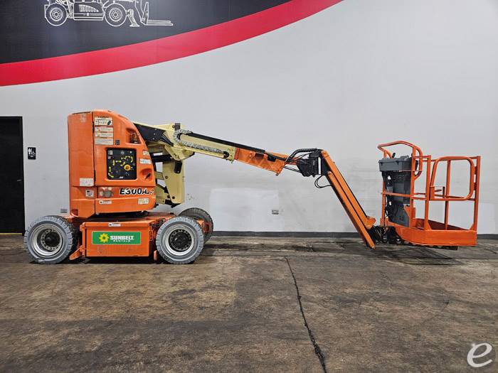 2013 JLG E300AJP