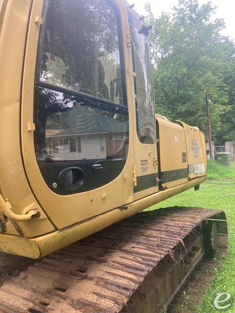 2000 John Deere 230 LC