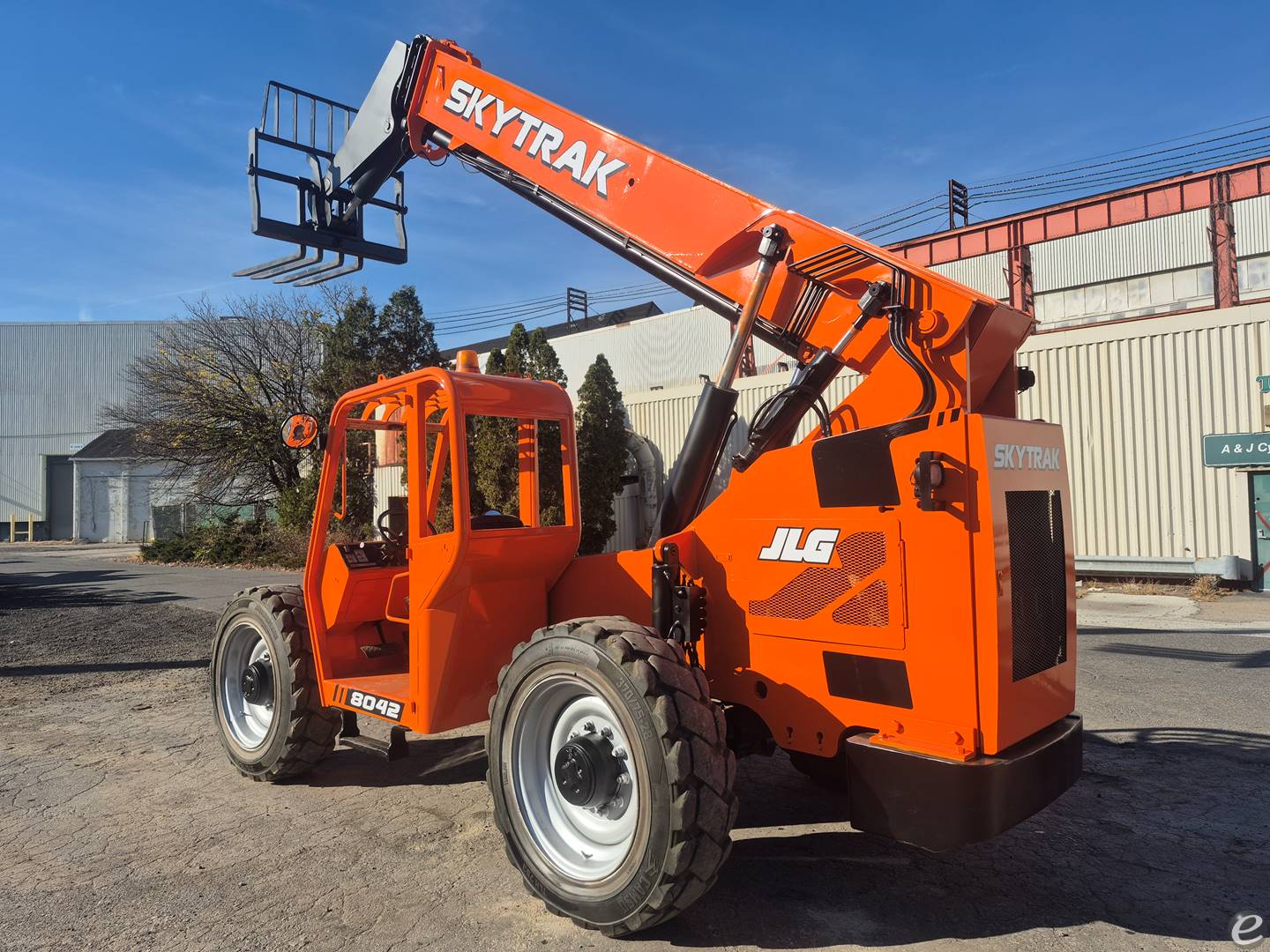 2015 JLG 8042