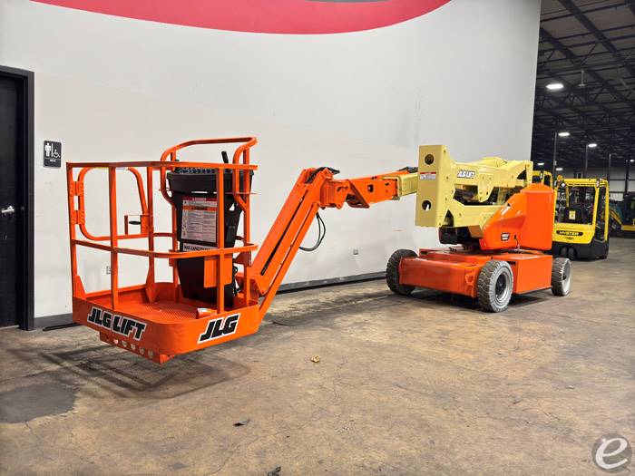 2011 JLG E400AJP