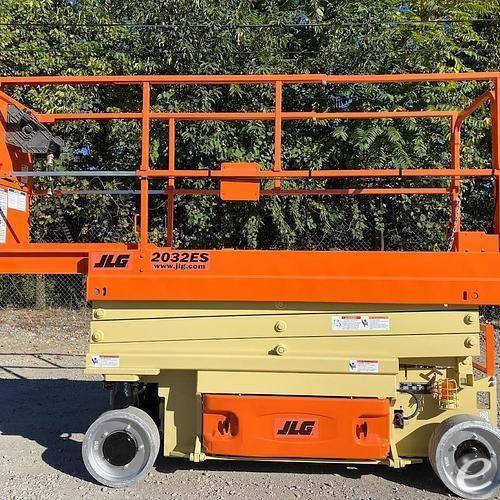 2015 JLG 2032ES