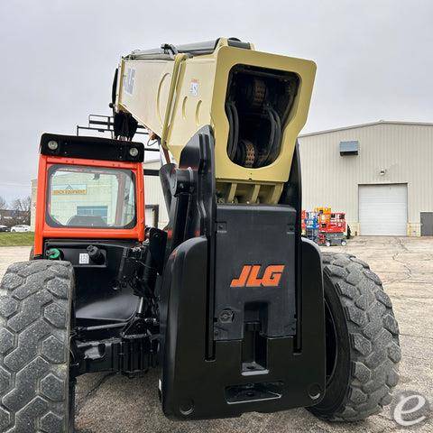 2017 JLG 1055