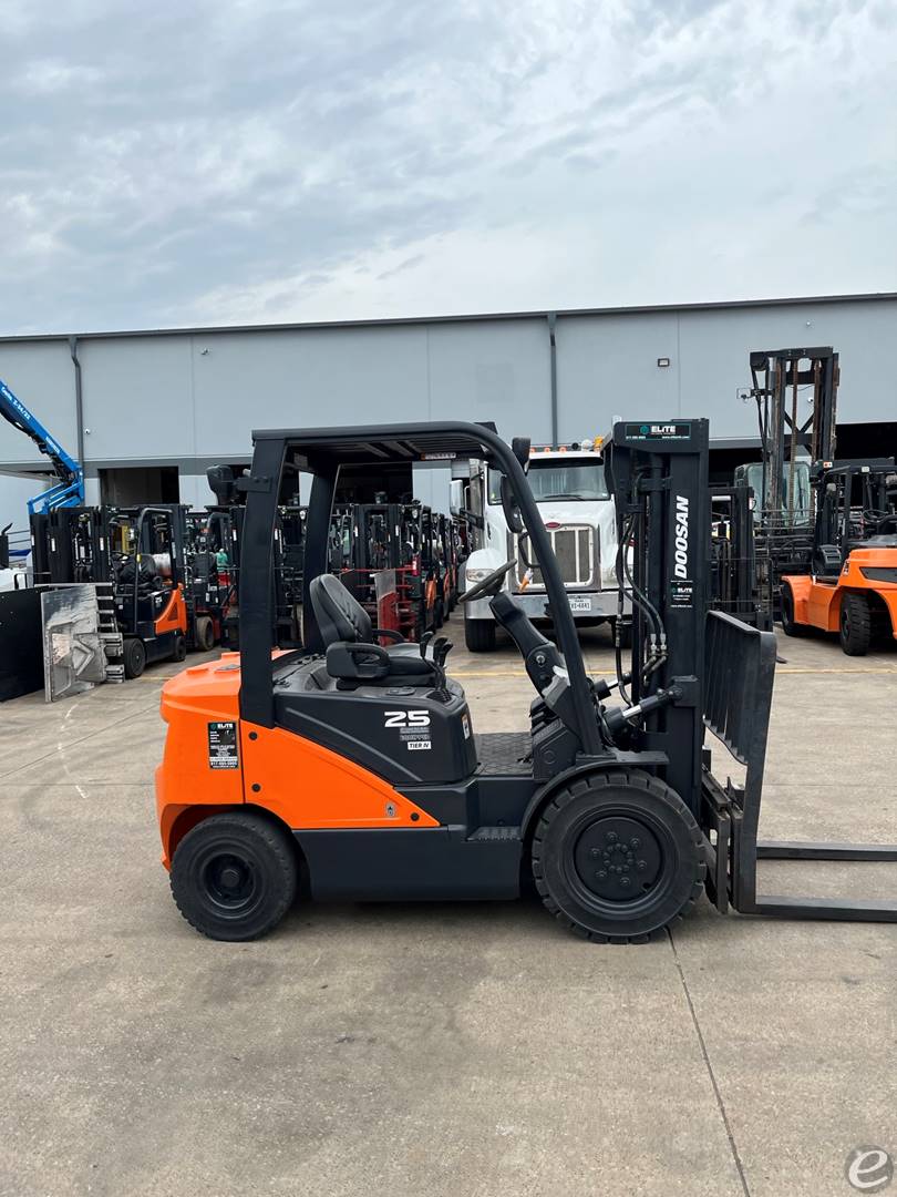 2021 Doosan D25S-7