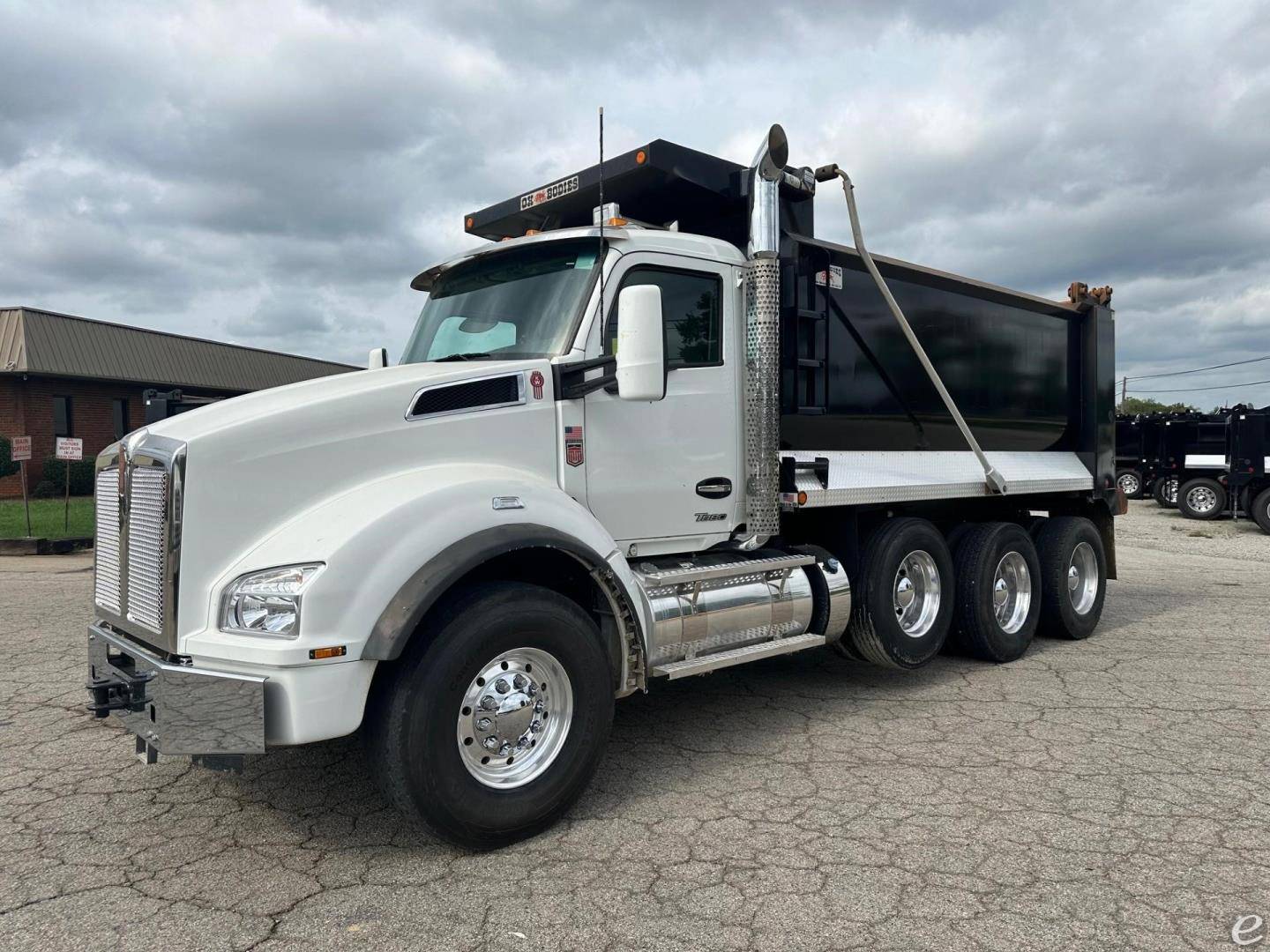 2023 Kenworth T880