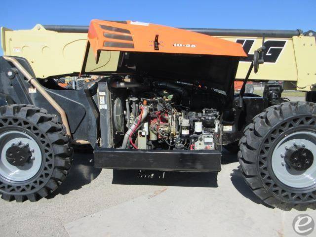 2016 JLG 1055