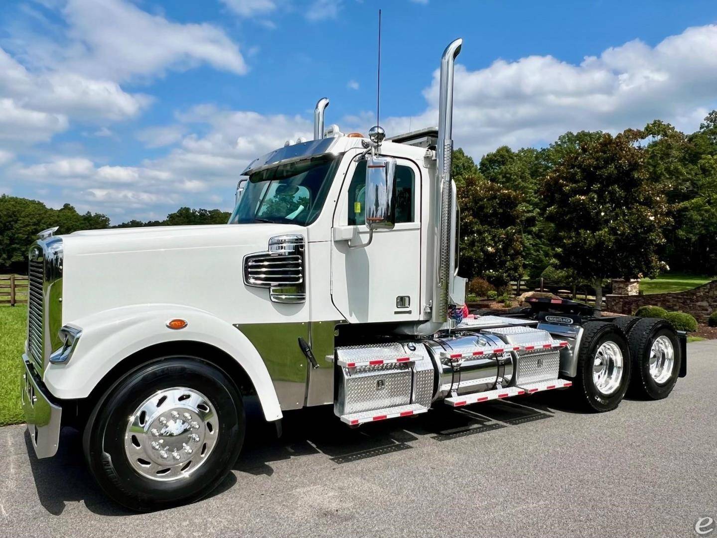 2016 Freightliner CORONADO 132