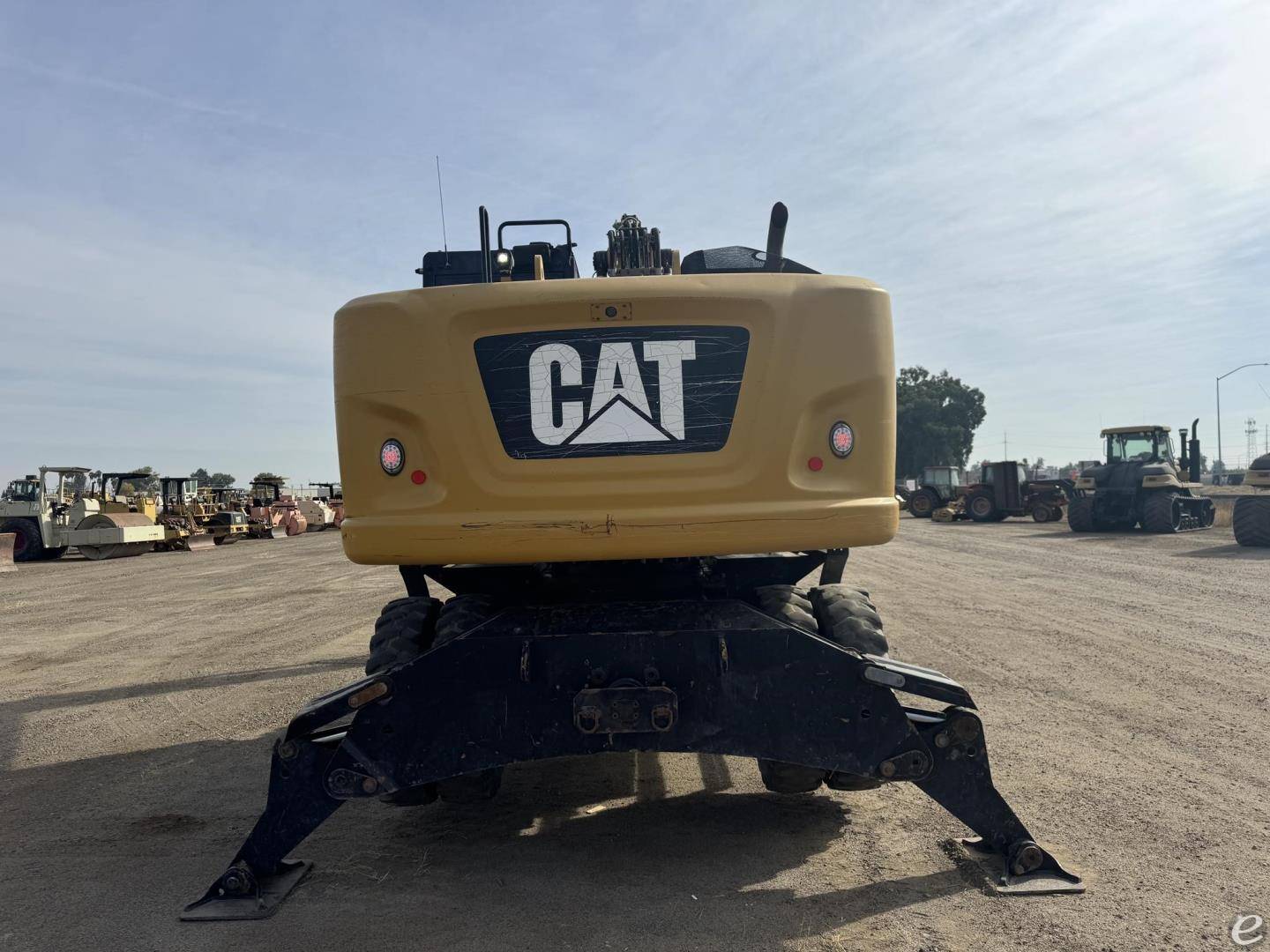 2015 Cat M318F