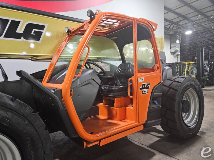 2016 JLG 1255