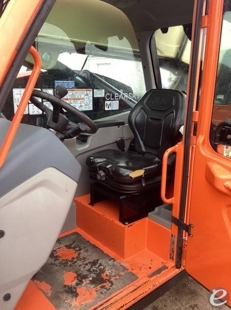 2019 JLG 1255