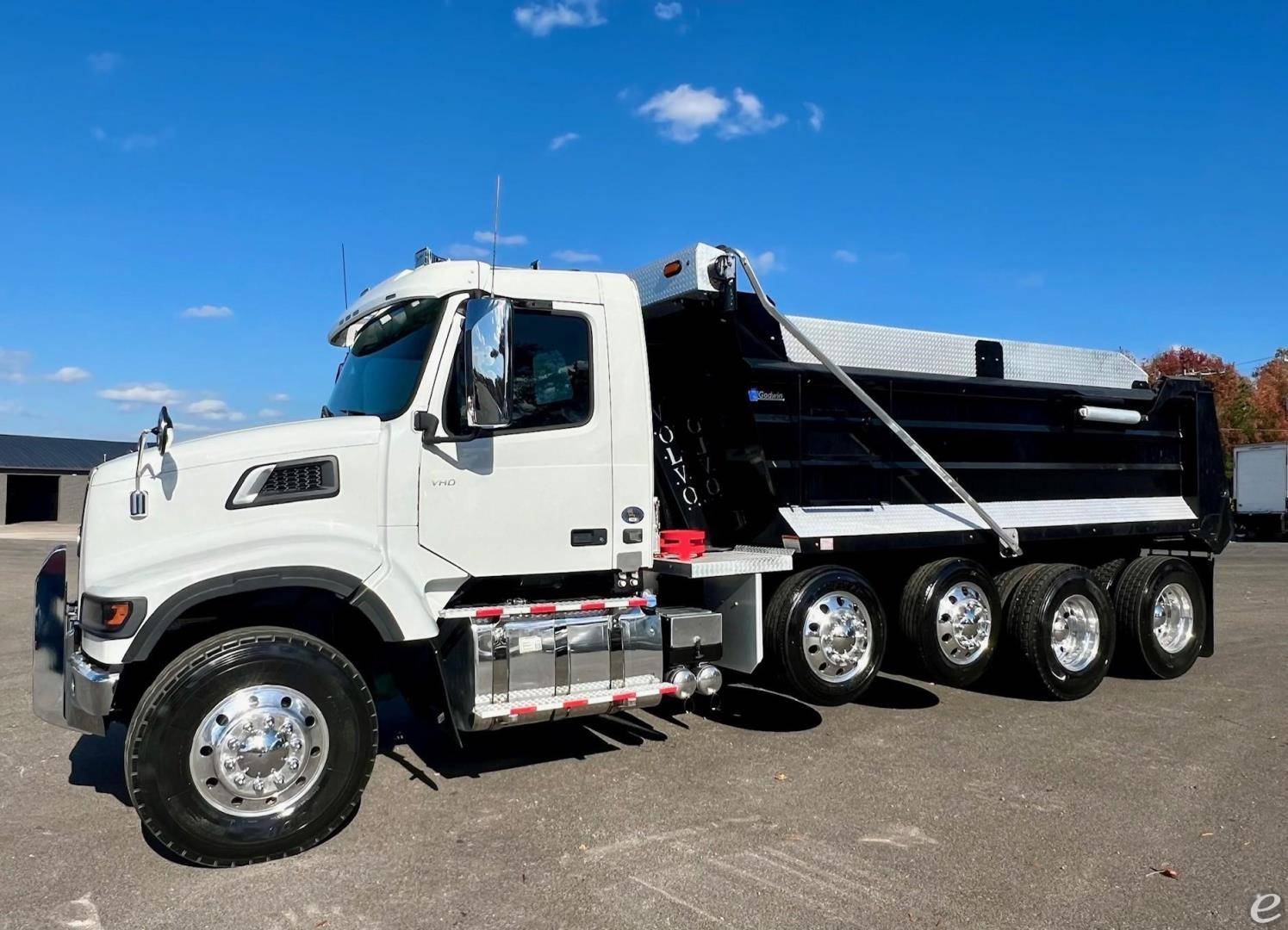 2022 Volvo VHD64F300