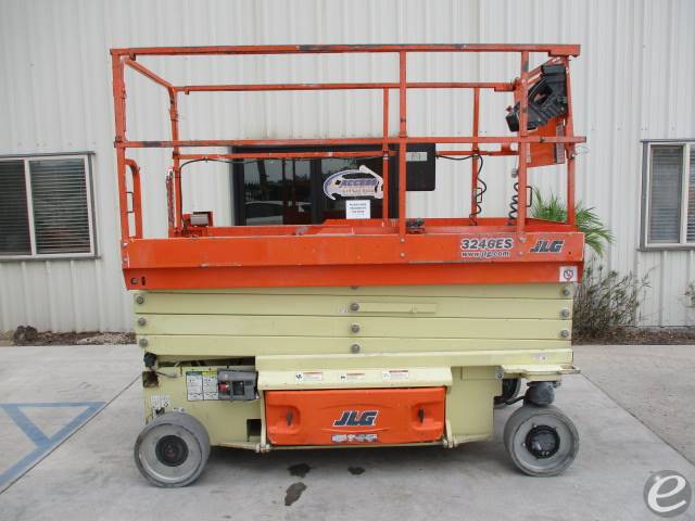 2016 JLG 3246ES