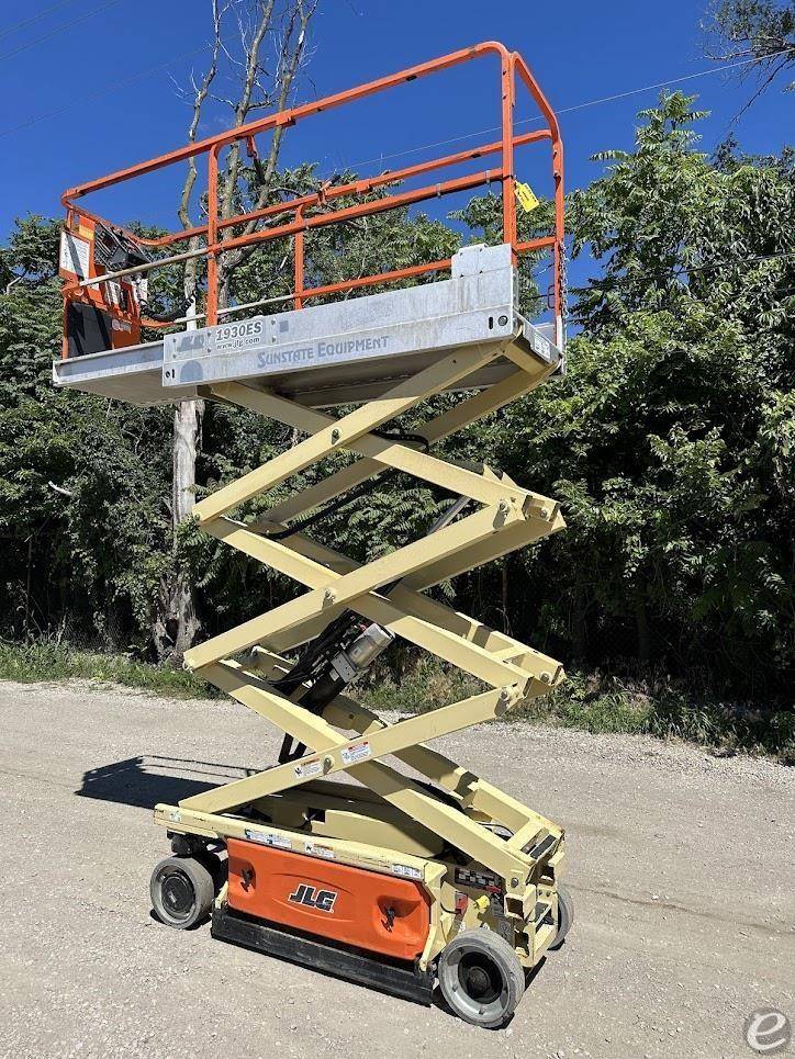 2014 JLG 1930ES