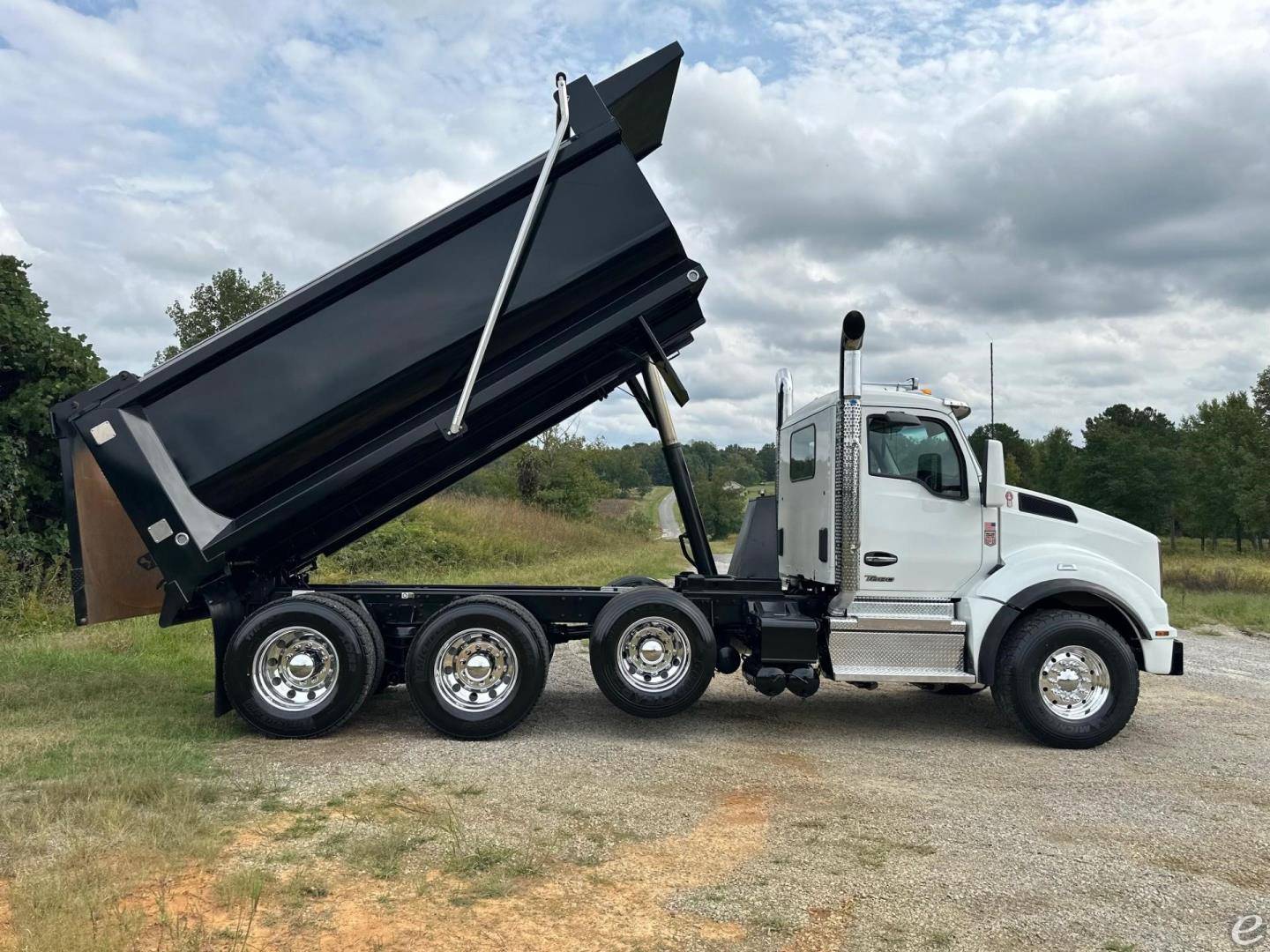 2024 Kenworth T880