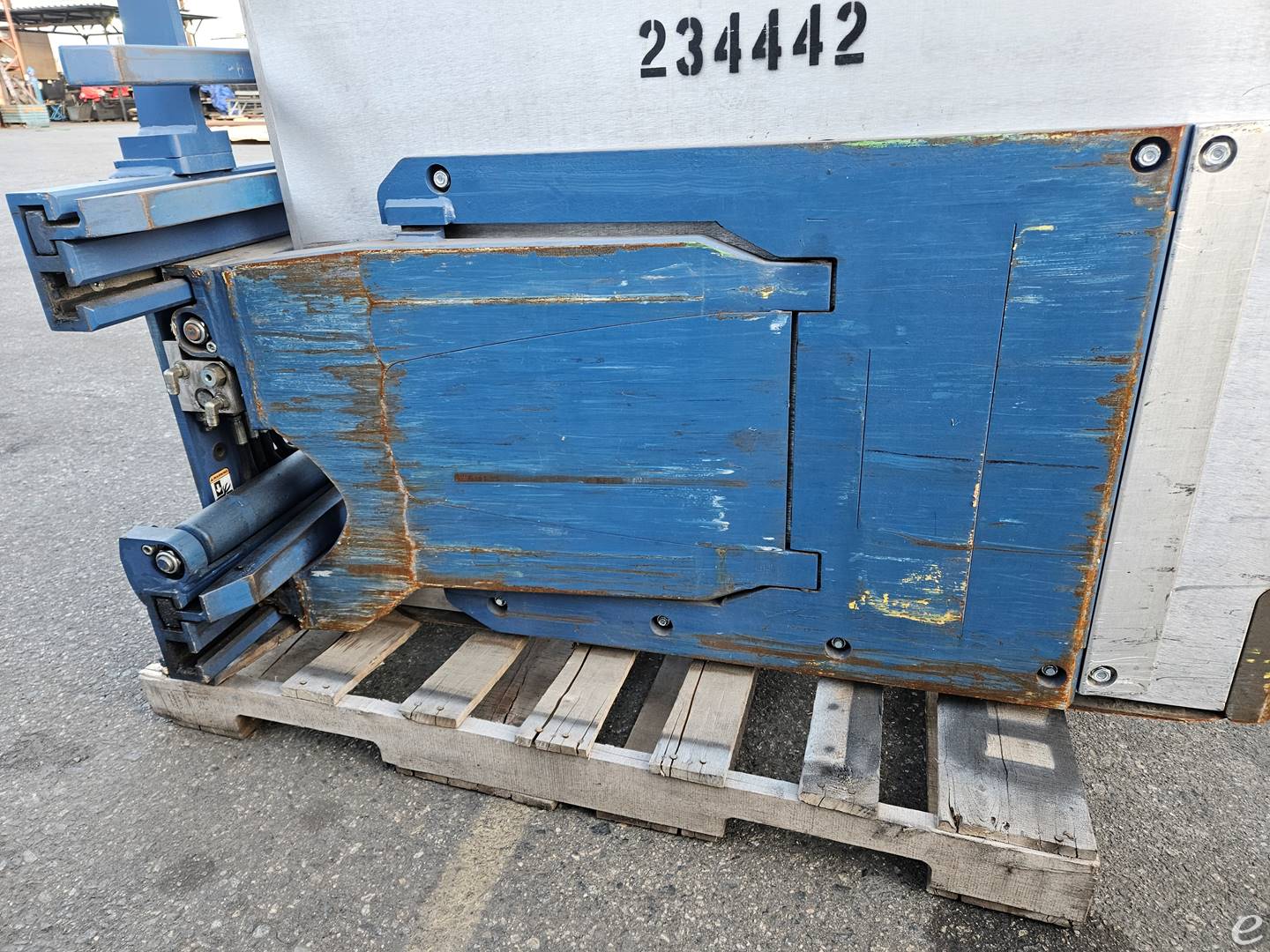 2023 Rightline LC35H-10-3AC-AP