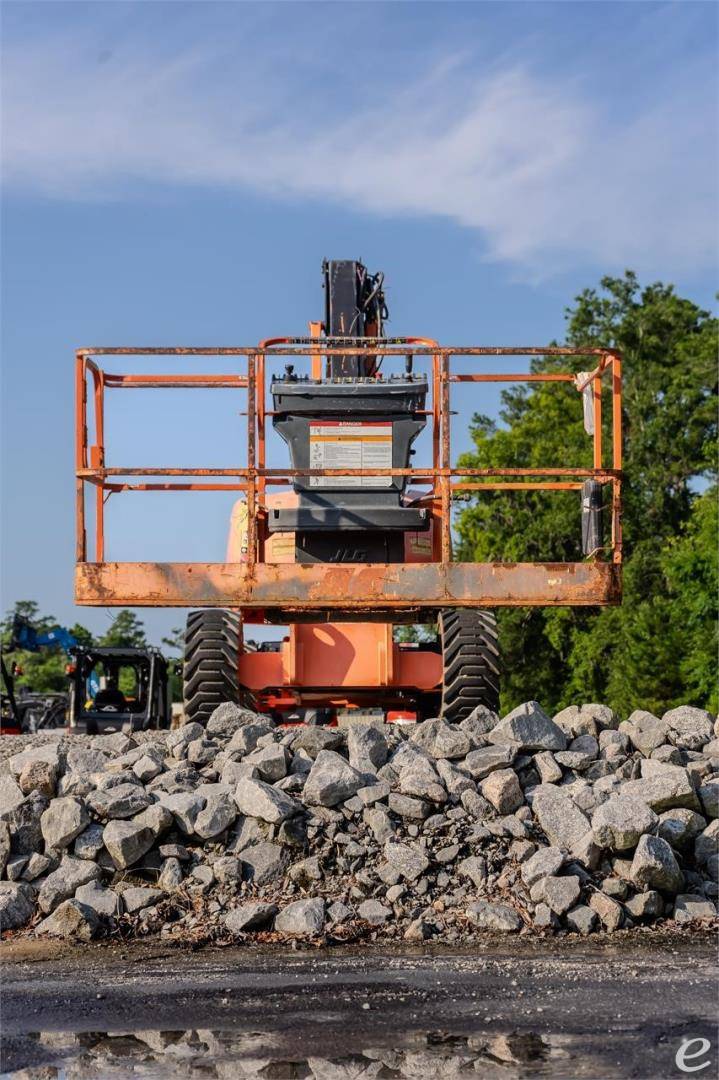 2010 JLG 800AJ